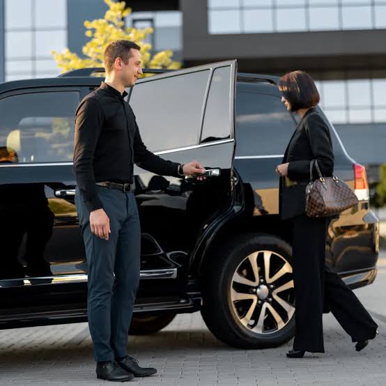Executive Chauffeur Service In Briarcliff Manor, NY